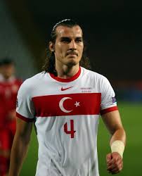 22 yaşındaki başarılı stoper çağlar söyüncü i̇zmir doğumludur. Caglar Soyuncu Kimdir Premier Lig De Yilin 11 Ine Secilen Caglar Soyuncu Nun Hayati Ve Golleri