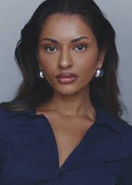 View our fashion and photographic models in New-faces Women