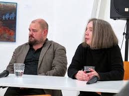 Niște gropi uriașe, de aproape jumătate de kilometru adâncime vor surpa întreaga zonă de la rovina, un loc mirific din apuseni, a doua arie cea mai bogată în aur din întreaga europă. Maria Lie Steiner Event MunÅ£ii Nostri Aur PoartÄ