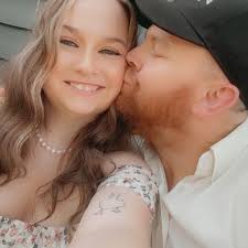 Who can do engagement photos this Sunday?