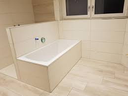 Küche und bad sind mit fliesen ausgestattet. Helles Freundliches Bad Fliesen Maier Lichtenfels