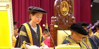 Beberapa foto raja nazira safya bergambar di musim salju turut menarik perhatian ramai. Tuanku Zara Salim Permaisuri Perak Jelita Berjiwa Rakyat