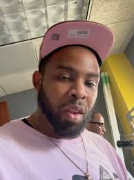 RARE SIGHTING !!!! Just real quick wanna say thank you to everyone that  listens to the Friday Nite Takeover… the artists as well… salute to the  @1065thebeat family @mikestreetshow @kooldjfoot @uptownskull @pkclasik ….