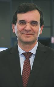 Adalberto Campos Fernandes lança livro sobre a história e futuro da Saúde  em Portugal