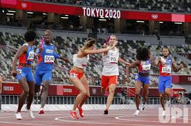 Lashawn merritt of the united states reacts after winning gold in the men's 4 x 400 meter relay on day 15 of the rio 2016 olympic games at the. Poland Wins Gold In 4x400 Mixed Relay At The Tokyo Olympics Upi Com