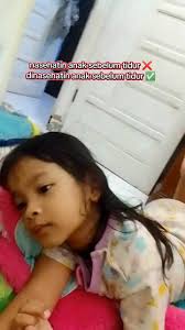 Aslinya aku 11 12 sama Nikita Willy kok gaess, tapi diwaktu tertentu bisa  keluar jurus merepet . , Kadang² ada aja drama sebelum tidur, maunya kita  mamak² ini kan kalau anak udah ngantuk itu ya tidur ...