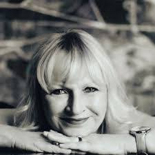 Martina Knott's Instagram, Twitter & Facebook