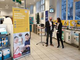Bienvenue sur la page officielle de la poste, 1er réseau de services de proximité, avec + de 17 000. Le Groupe La Poste Na On Twitter Laposte Pau Bosquet Est Une Des 46 Formes De Presence Postale Dans Pauagglo Services Bancaires Pour Les Particuliers Pros Er Patrimoniaux Services Courrier Et Colis