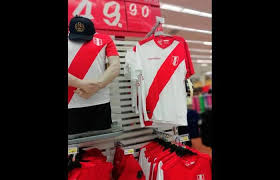 Mientras que argentina y chile protagonizan el partido de la fecha y b. Marathon Explico El Bajo Costo De La Camiseta De La Seleccion Peruana