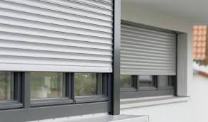 Es Wird Dunkel Fenster Mit Rolladen Aussenrollladen Garagentor