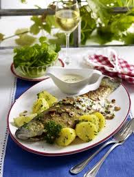 Unser Beliebtes Rezept Fur Forelle Mullerin Art Mit Weissweinsosse Und Mehr Als 55 000 Weitere Kostenlose Rezepte Auf Le In 2020 Rezepte Forelle Mullerin Forelle Rezept