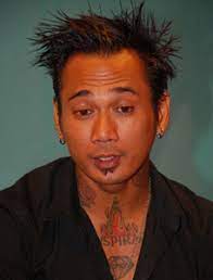 Jerinx menuduh via vallen tak punya hak untuk menyanyikan lagunya tanpa izin. Adie Outsider 2011