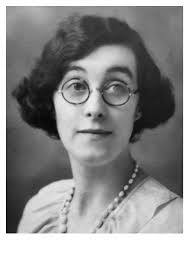 Does anyone know anyone pictured here? I don't know how old it is but my  Nan (May Simmons) would of been 97 this year, she sadly passed away  recently and wondered if