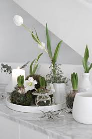 Decorate With Flowers And Candles Stylizimo Christmas Flower Decorations Candle Decor Decor