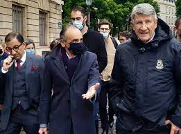 Eric zemmour a donné un peu plus de crédit à une candidature à la . A La Manifestation De Soutien A La Police Eric Zemmour Tente Son Premier Bain De Foule Valeurs Actuelles
