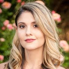 Danielle Oliphant's Instagram, Twitter & Facebook