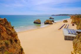 Praia dos Três Castelos: the #1 Guide to this Urban Beach in Portimão