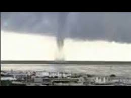 Tromba d'aria a vallà riese pio x. Italia Tromba D Aria Nel Mare Tornado Youtube