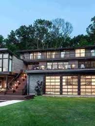 Fascinating Contemporary Home Overlooking Wisconsin S Lake Geneva Contemporary House Industrial House Exterior Modern House Exterior