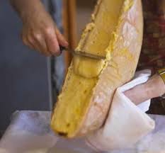 La Belle Raclette A L Avancher A Val D Isere Ce Beau Chalet De Montagne De Frederic Monneret C Jd Sudres Voya Gastronomie Recettes De Cuisine Alimentation
