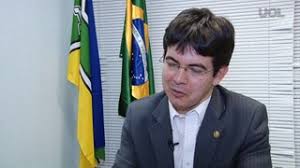 Antes o cidadão passava a demanda para o onb digital, que repassava para os setores responsáveis dentro da prefeitura. Vaidoso Randolfe Reclama Da Propria Voz E Diz Que Recusara Doacao De Banco 19 05 2014 Uol Noticias