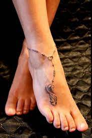 Es gibt tattoo motive, welche für konkrete körperflächen geeignet sind. 1001 Fuss Tattoo Kette Inspirationen Die Die Besten Zier Furs Knochel Sind Tattoos Zenideen Tattoo Kette Fusskettchen Tattoo Fusstattoos