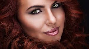 The Best Eyeshadow for Green Eyes: Make Your Emerald Gems Sparkle