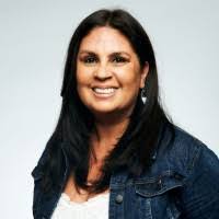 Lisa Tomaselli's Instagram, Twitter & Facebook