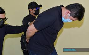 Akhirnya farid kamil dibebaskan dengan ikat jamin sebanyak rm12,000 oleh adiknya, fadzil zahari sebentar tadi. Bernama Sabotaj Air Selangor Pengarah Syarikat Dibenar Ikat Jamin Rm50 000