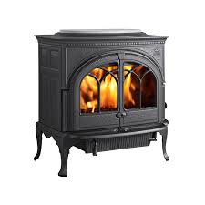 Design, tradition, à côtés vitrés, ou suspendus, plusieurs styles sont proposés avec des finitions en acier, céramique, grès, ou pierre ollaire. Jotul F 600 Kaminofen Traditionell