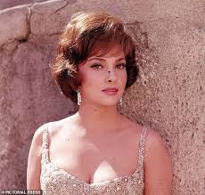 Actrice italienn gina lollobrigida sur un plateau de télévision pour la sortie de son livre de photos 'italia mia' le 19 octobre 1973 à paris, france. What Has Gina Lollobrigida S Toyboy Done With Lolla S Lolly Daily Mail Online