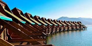 Complexul egreta de la berzeasca este compus din 15 căsuţe suspendate deasupra dunării, fiind prima staţiune lacustră din românia. Cazare In Case Lacustre Deasupra DunÄrii Cosmopolitan Ro