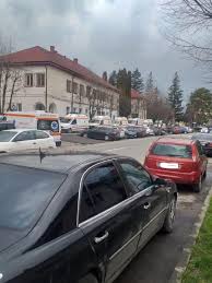 Directorul spitalului de boli infecţioase din braşov, dr. Update Imagine Cu AmbulanÅ£e Asteptand La News Ro