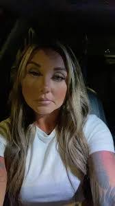 Leah Singleton's Instagram, Twitter & Facebook