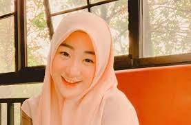 Muslimah bercerita larissa chou hijrah menuntunku menemukan imamku. Beda Agama 5 Kedekatan Larissa Chou Dan Ibundanya Yang Awet Muda Matamata Com