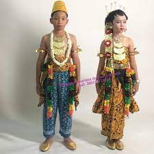 Dipercayai kebaya berasal daripada negara arab. Sewa Baju Kebaya Dan Beskap Adat Jawa Anak Anak Hp Whatsapp 085211711318 Atau 081297046330 Sewa Baju Jawa