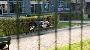 Sollte ungarn die vorwürfe nicht entkräften können, dürfte die brüsseler behörde nach dem inkrafttreten des gesetzes ein offizielles vertragsverletzungsverfahren gegen das das ungarische gesetz verstosse gegen fundamentale werte der europäischen union, sagte von der leyen. Ungarn Verbannt Obdachlose Von Den Strassen Tageswoche
