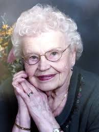 Roslyn Holt's Instagram, Twitter & Facebook