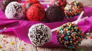 Ob sie einer torte, einem kuchen oder cupcakes backen, diese schokoladigen dekore bringen ihre backwerke optimal zur geltung. Cake Pops Selber Machen Mit Und Ohne Backen