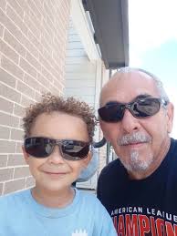 Have you picked up your latest issue of Que Onda Magazine ? Did you know  ABC13 Houston collaborates with the magazine? We do! Grabbed ABC13-Erik  Barajas in between newscasts to snap a