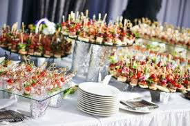 12 Idees Pour Un Joli Buffet De Mariage Fait Maison Astuce Buffet Froid Mariage Buffet Mariage Idee Repas Mariage