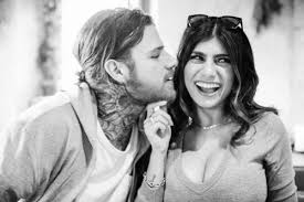 Are robert sandberg and mia khalifa married? Robert Sandberg Bio Age Wiki Net Worth Height Boyfriend Of Mia Khalifa Chef