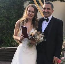 Artvinli kadir topbaş, emine kocadağ'ın eşi mevlüt kocadağ'ın halasının oğlu. Oyuncu Seyma Korkmaz Ve Mustakbel Esi Cuneyt Mete Kimdir Haberler