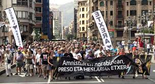 Deseo comunicaros mi identificación con los postulados que habéis manifestado en vuestra carta dirigida a mí el pasado 23 de agosto, y mi decidida simpatía por el calendario de actividades de que me dais cuenta. Multitudinaria Manifestacion En Bilbao Por La Amnistia De Los Presos De Eta Ecodiario Es