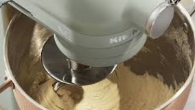 KitchenAid® dough hook vs. spiral: which to choose ...