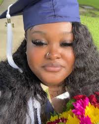 Graduate 👩🏽‍🎓