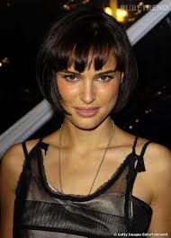 Coupe courte avec frange effilée. Envie D Un Look Cabaret A Votre Mariage Copiez Le Carre Court Et Lisse De Natalie Portman Facon Louise Brooks A Agrementer D Une Frange Droite Puretrend
