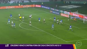 Cruzeiro vence Coritiba fora de casa e encosta no G-5