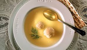 También puede tomar el camino naturista preparándose un té de manzanilla, papaya fresca, mucho descanso y su consomé de pollo. 5 Maneras De Preparar Una Sopa De Pollo Nutritiva