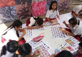 Maybe you would like to learn more about one of these? Sambut Hari Batik Siswa Mewarnai Batik Kawung